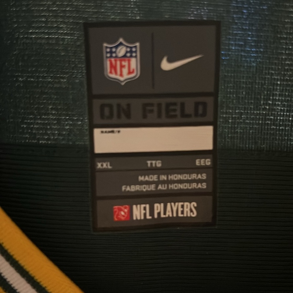 Women’s Fit Green Bay Packers Aaron Rodgers Jersey - Picture 3 of 3